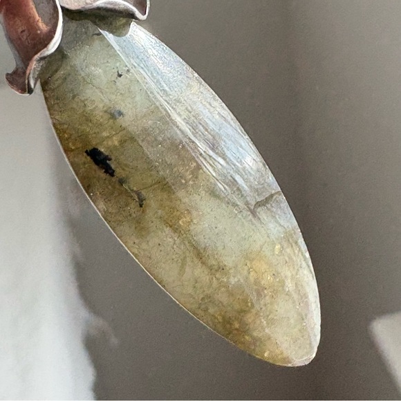 Iridescent Labradorite Silver Floral Pendant Ethereal Fairy Minimalist Mystical - Picture 12 of 14